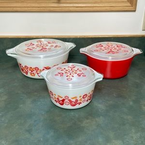 vintage Pyrex dishes
